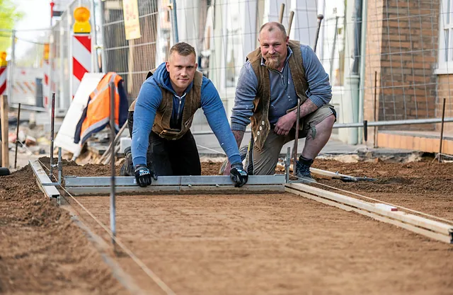  Ausbildung o Wir bilden aus zum Straßenbauer „Beruf mit Zukunft“ 